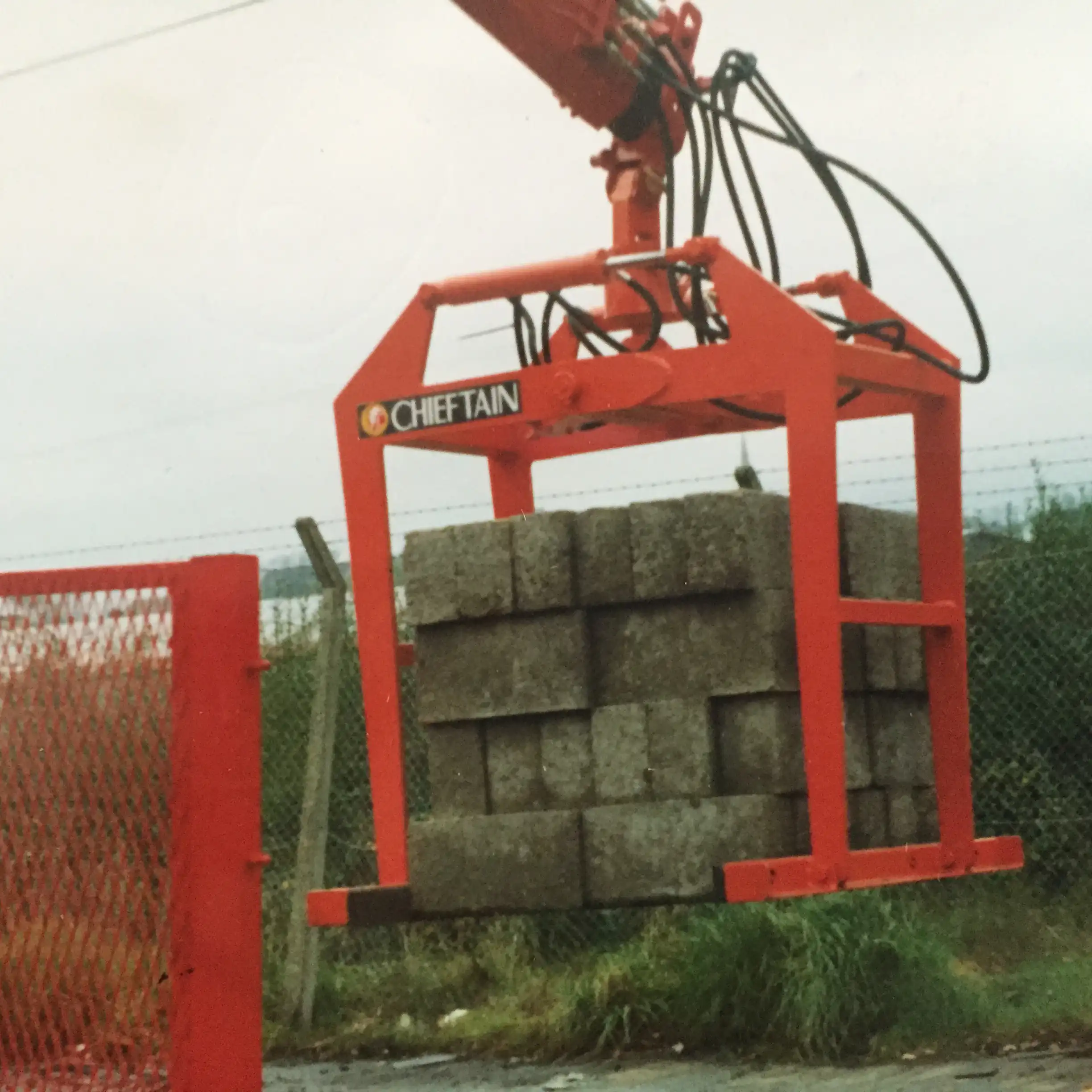 Chieftain early dump trailer